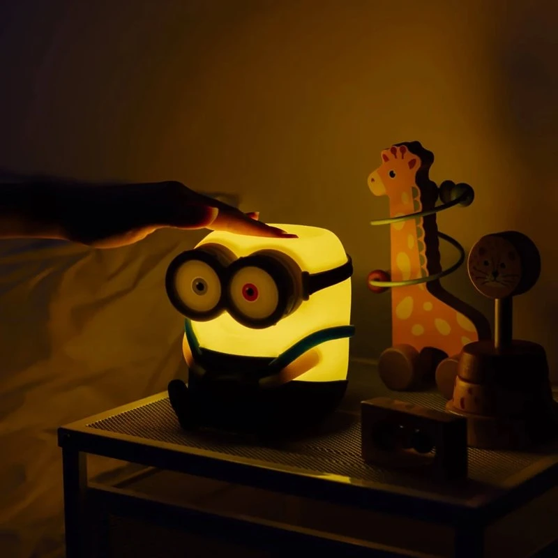 ERIK Minions Bob silikoninė LED naktinė lemputė vaikams, 15 cm