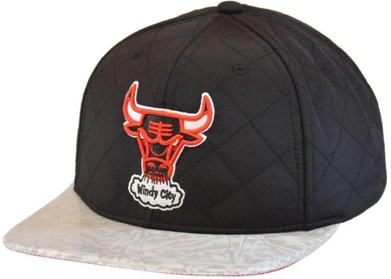 Mitchell & Ness NBA Diamond Base HWC Čikagos Bulls kepuraitė - HHSS3182-CBUYYPPPBLCK