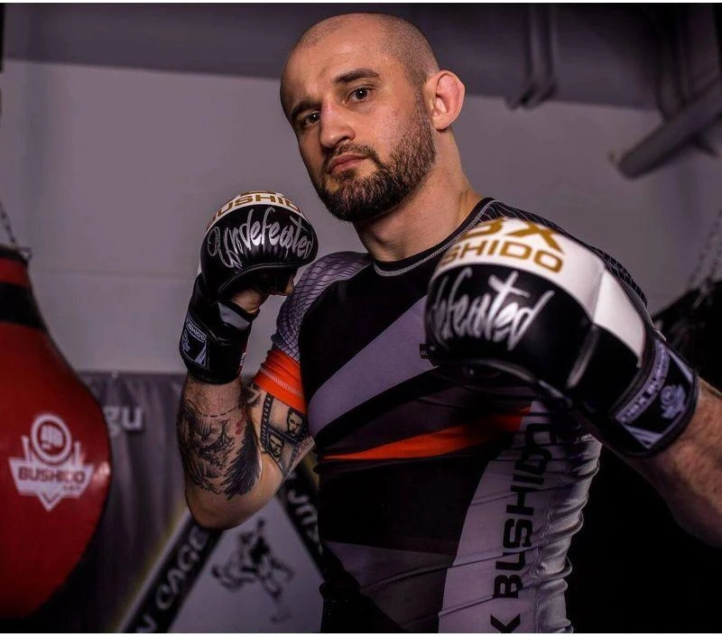 MMA treniruočių pirštinės S/M - Undefeated - Valor serija