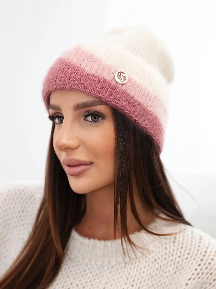 Moteriška beanie kepurė su rumbuotu raštu ir dekoru, smėlio ir tamsiai rožinės spalvos