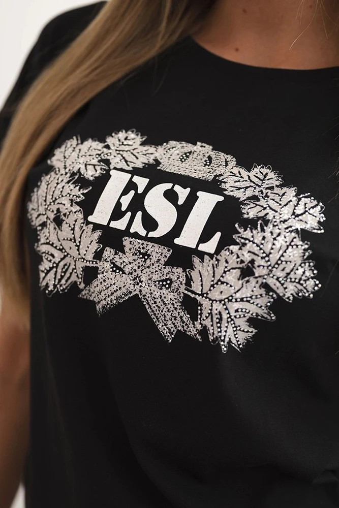 Moteriška juoda palaidinė su dekoratyviniu ESL spaudiniu