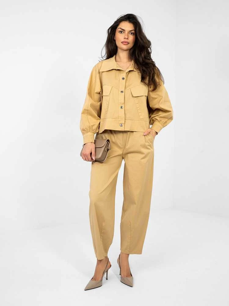 Moteriška oversize striukė smėlio spalvos