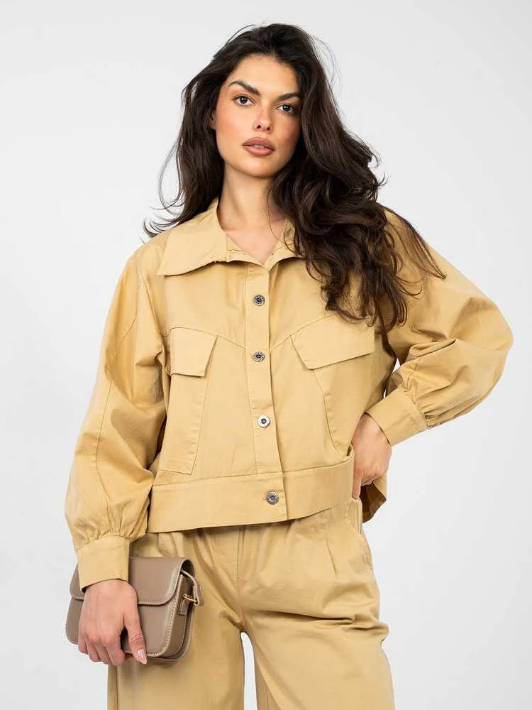 Moteriška oversize striukė smėlio spalvos