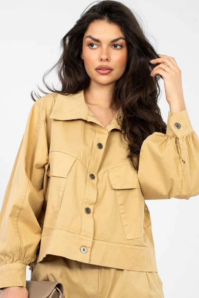 Moteriška oversize striukė smėlio spalvos