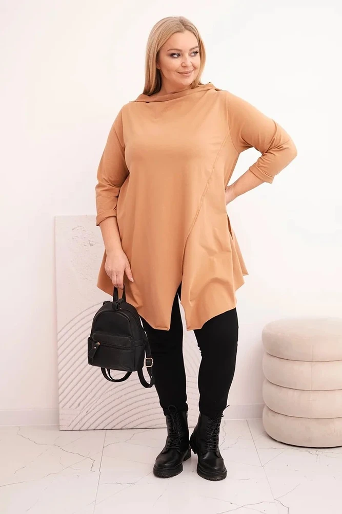 Moteriška Plus Size asimetrinė palaidinė su atlenktomis rankovėmis, kapučino spalvos