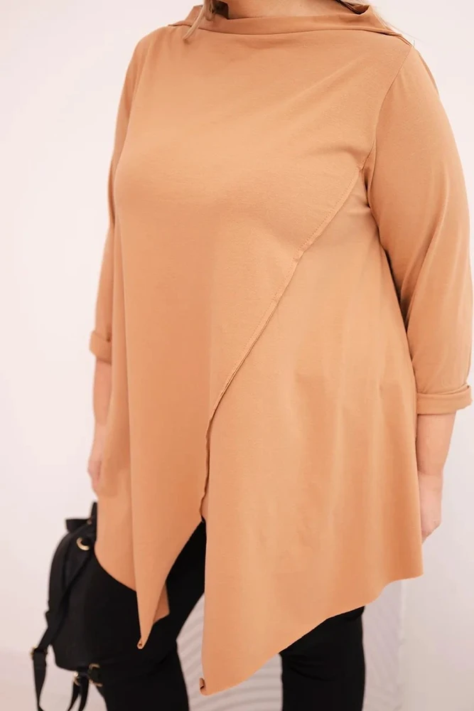 Moteriška Plus Size asimetrinė palaidinė su atlenktomis rankovėmis, kapučino spalvos