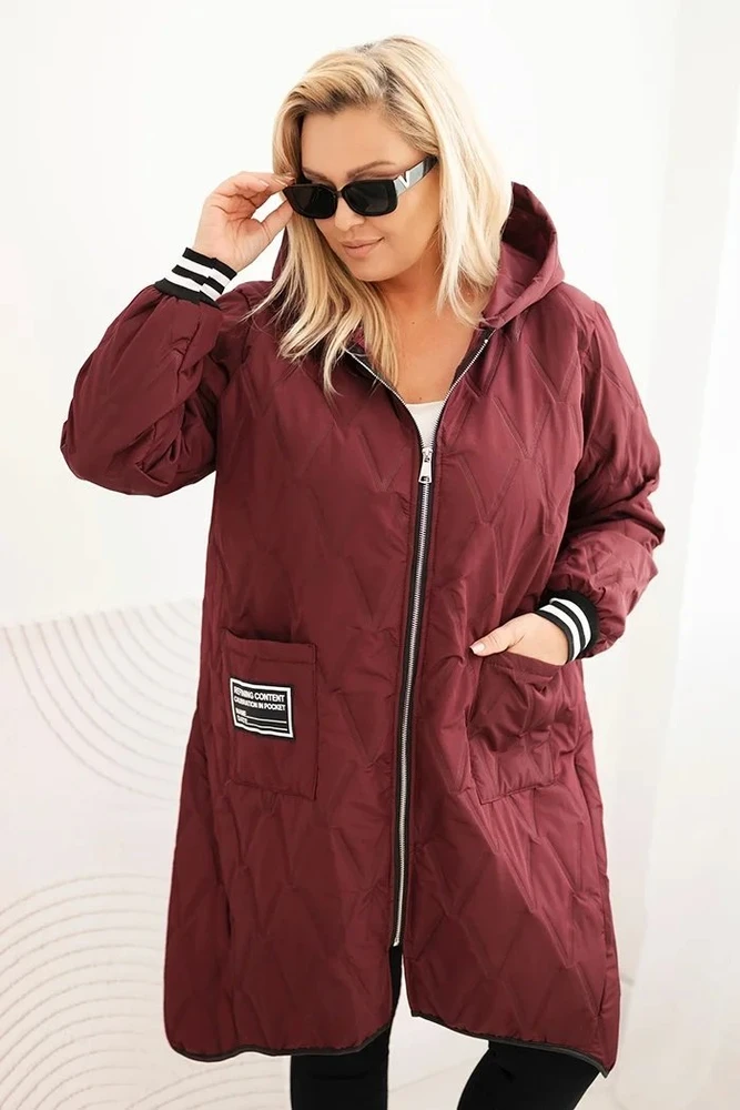 Moteriška Plus Size dygsniuota striukė su gobtuvu ir sportiniais rankogaliais, tamsiai raudonos spalvos