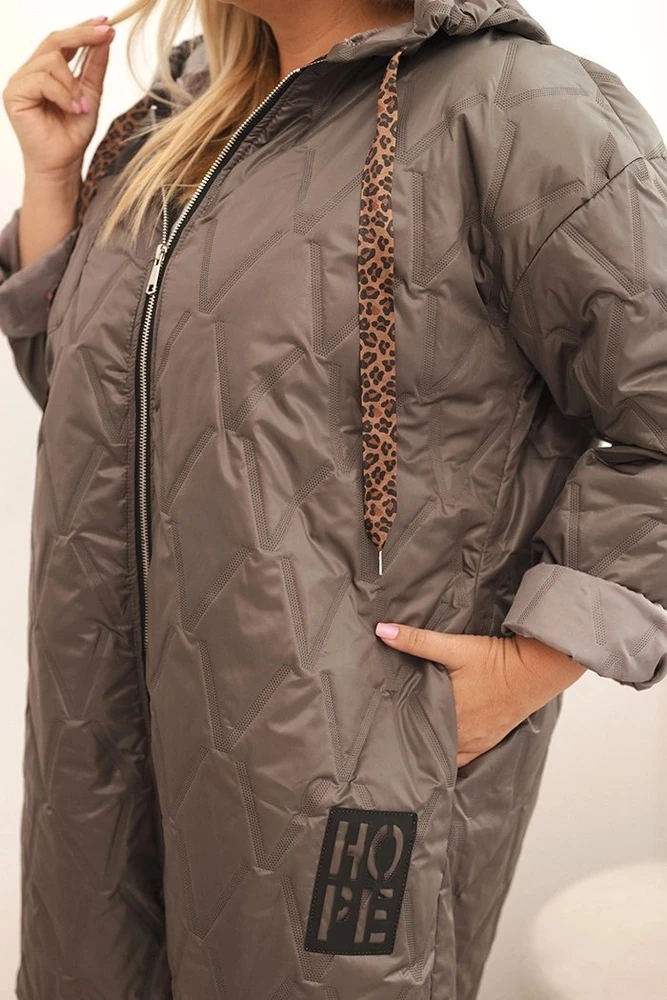 Moteriška Plus Size dygsniuota striukė su gobtuvu HOPE, kapučino spalvos