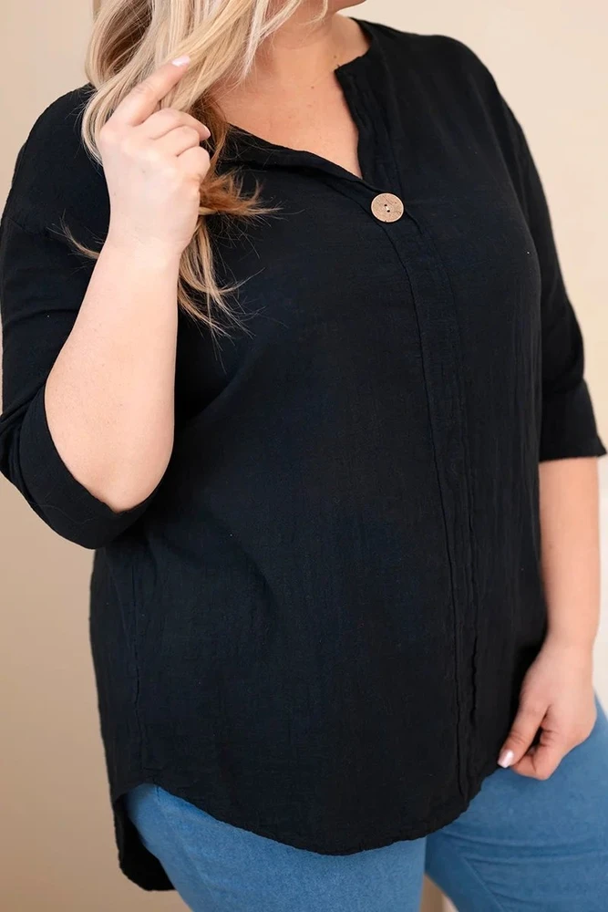 Moteriška Plus Size juoda medvilninė palaidinė su iškirpte ir sagute