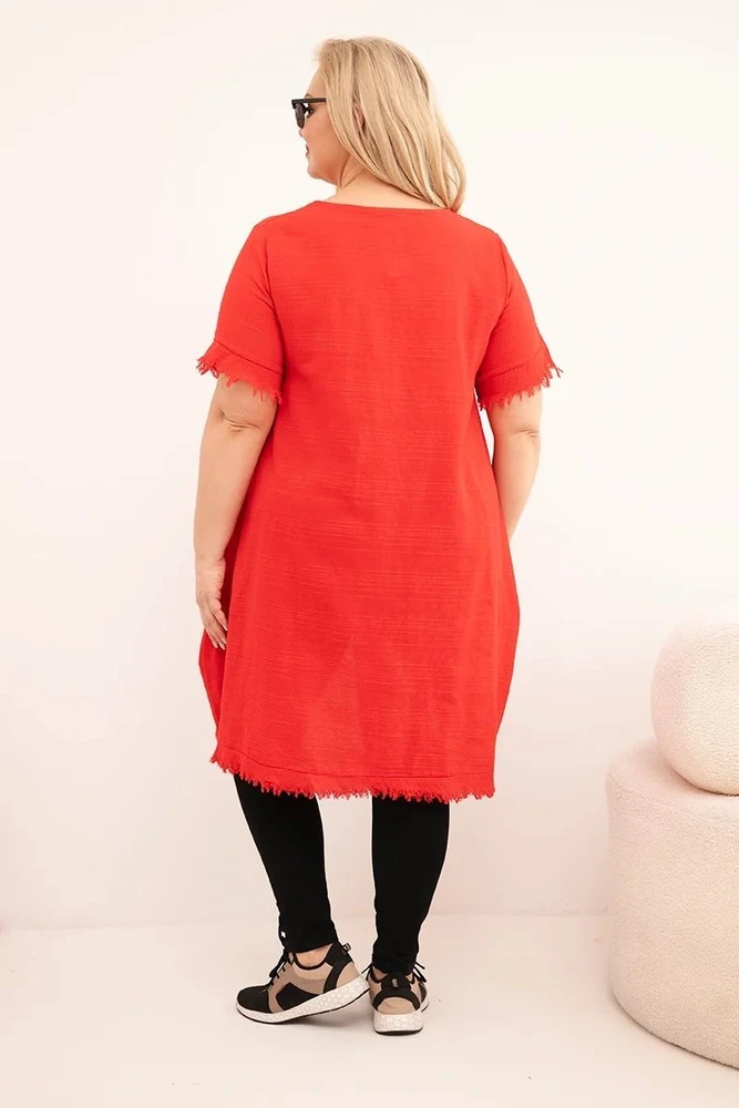 Moteriška Plus Size medvilninė suknelė su asimetrišku ilgesniu nugaros kraštu, raudonos spalvos