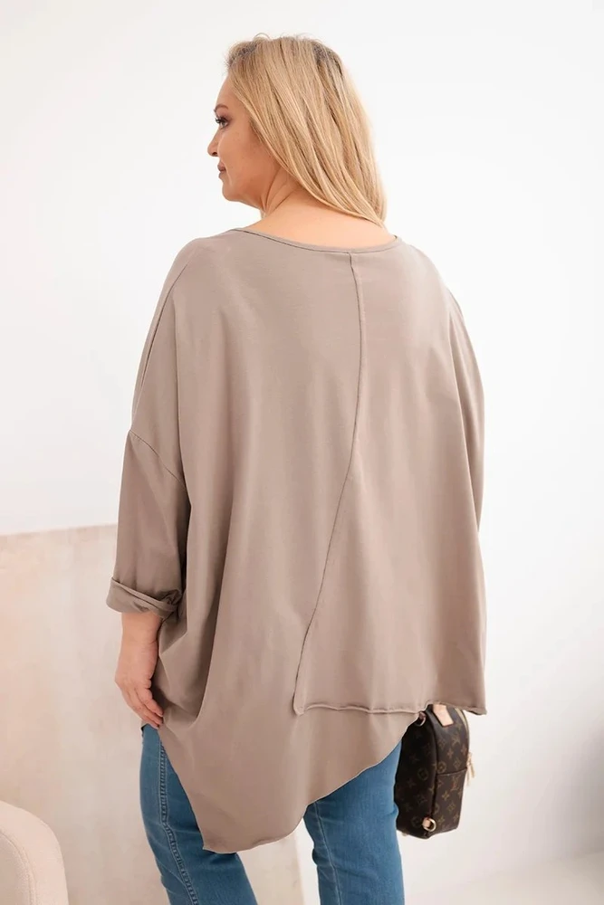 Moteriška Plus Size palaidinė su asimetriniu apačios kraštu ir V formos iškirpte, kapučino spalvos