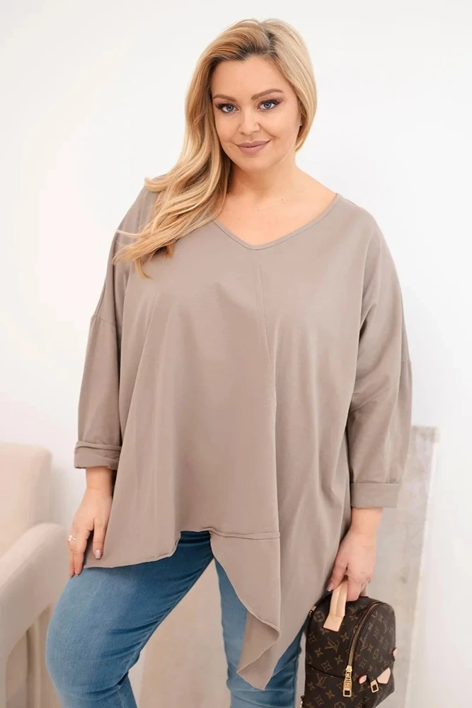 Moteriška Plus Size palaidinė su asimetriniu apačios kraštu ir V formos iškirpte, kapučino spalvos
