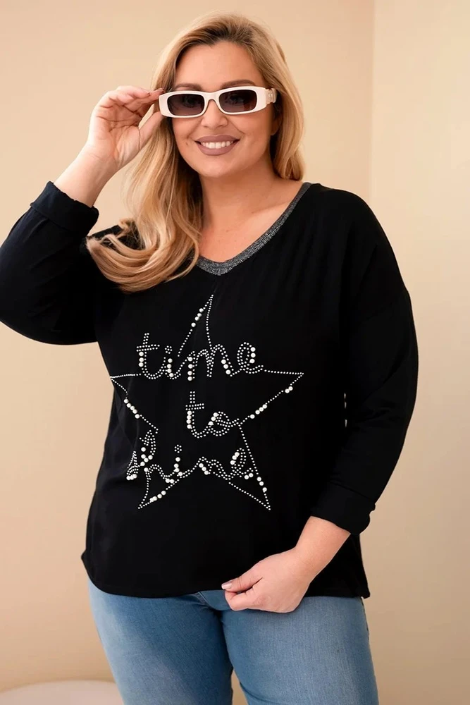 Moteriška Plus Size palaidinė su dekoratyviniu užrašu ir perliukais, juodos spalvos