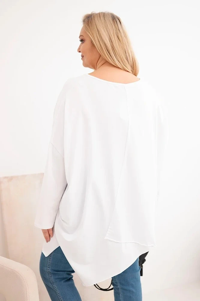 Moteriška Plus Size palaidinė su V formos iškirpte ir asimetriniu apačios kraštu, balta