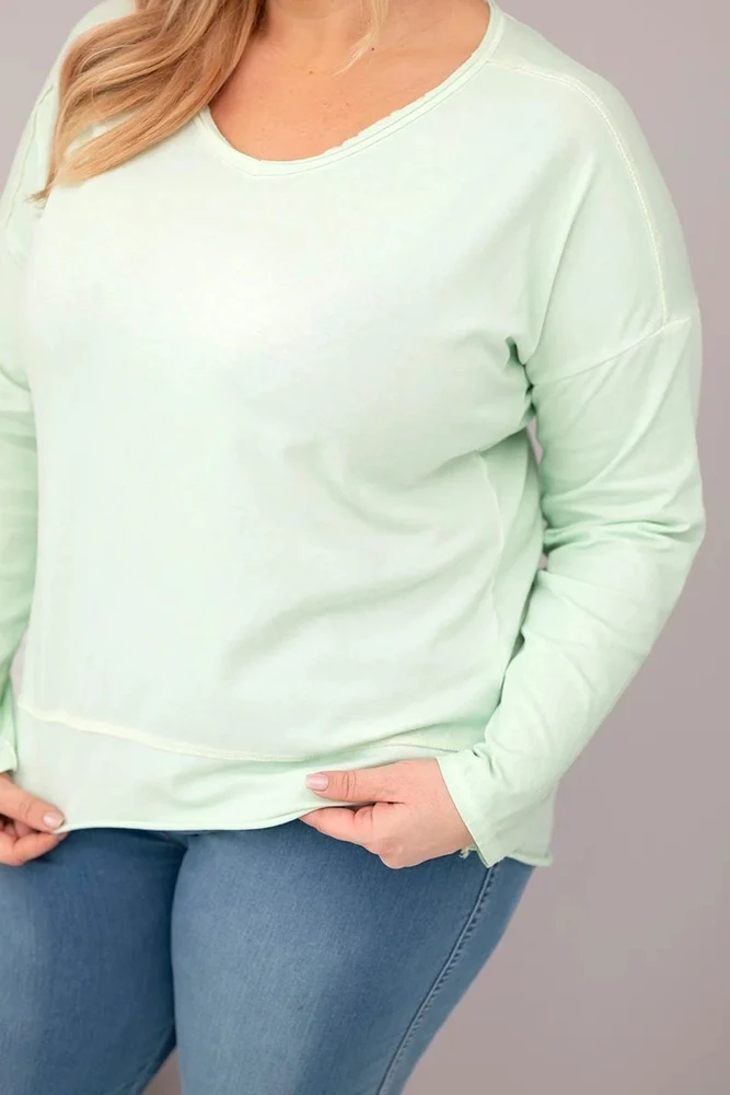 Moteriška Plus Size palaidinė su V formos iškirpte ir ilgesne nugara, mėtų spalvos