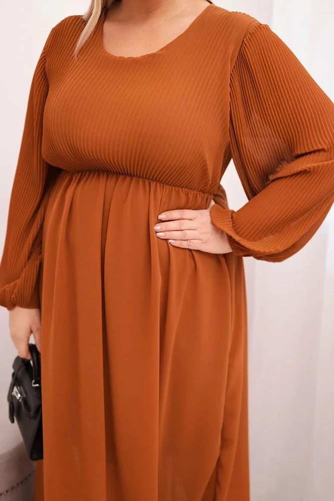 Moteriška Plus Size plisuota suknelė su ilgomis rankovėmis, kapučino spalvos