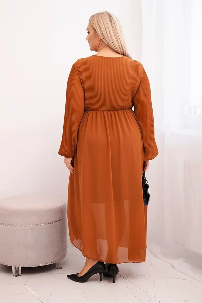 Moteriška Plus Size plisuota suknelė su ilgomis rankovėmis, kapučino spalvos