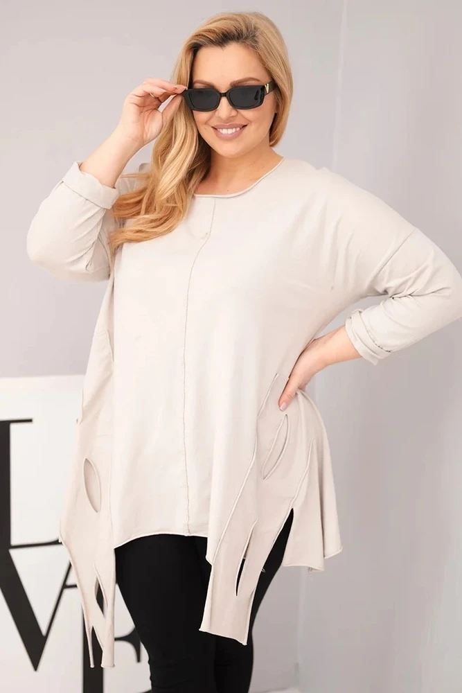 Moteriška Plus Size smėlio spalvos palaidinė su asimetriniu apačios kirpimu ir iškirpimais