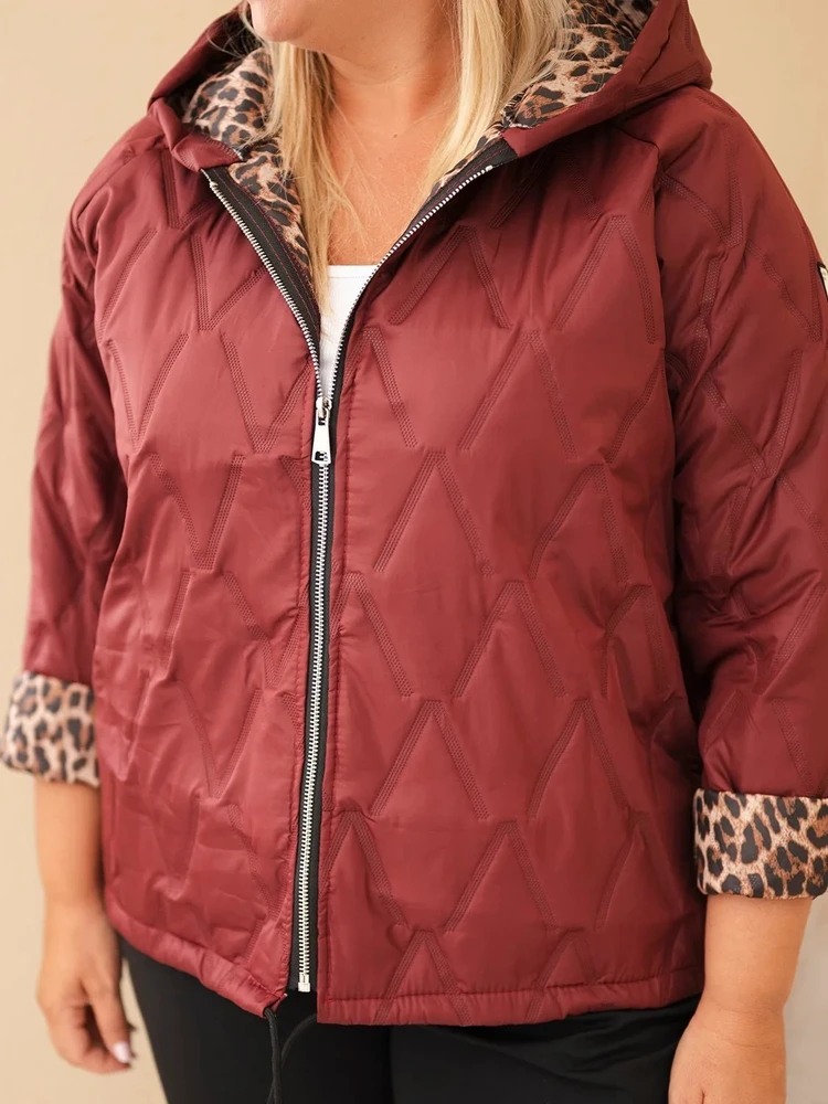 Moteriška Plus Size striukė su gobtuvu ir leopardo rašto apdaila, burgundiška