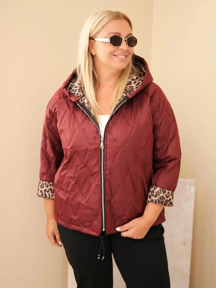 Moteriška Plus Size striukė su gobtuvu ir leopardo rašto apdaila, burgundiška