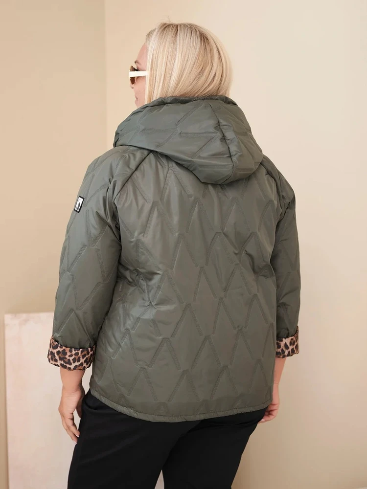 Moteriška Plus Size striukė su gobtuvu ir leopardo rašto apdaila, chaki spalvos