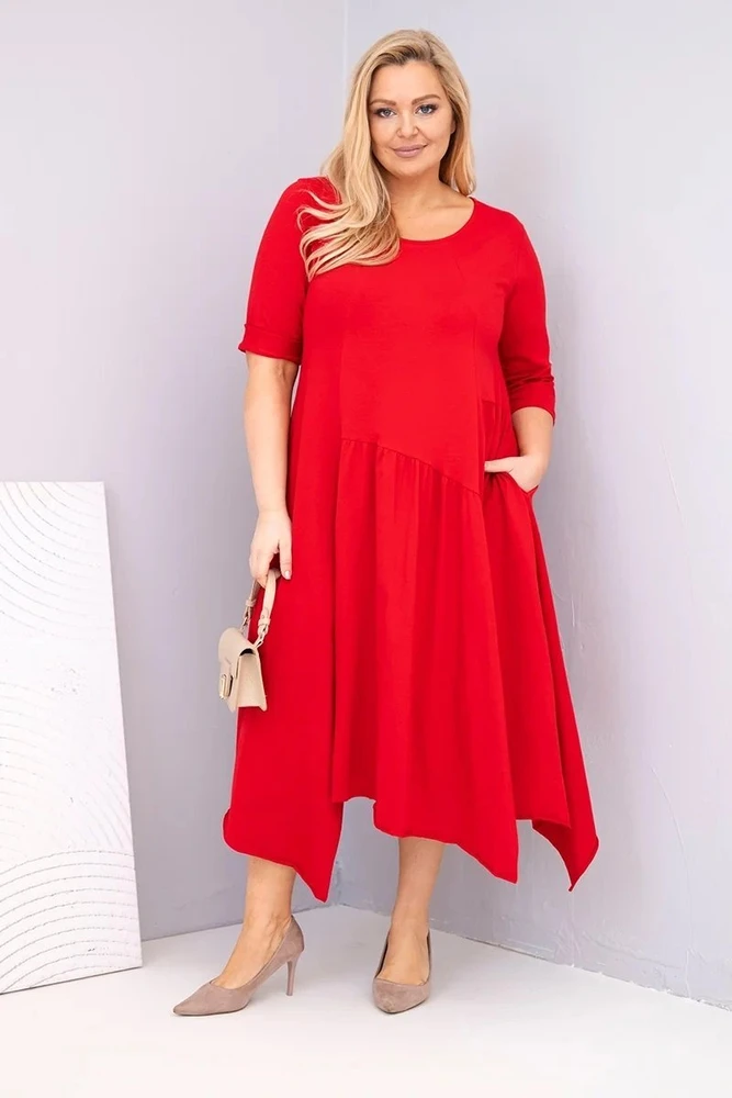 Moteriška Plus Size suknelė su asimetrišku kraštu, raudonos spalvos