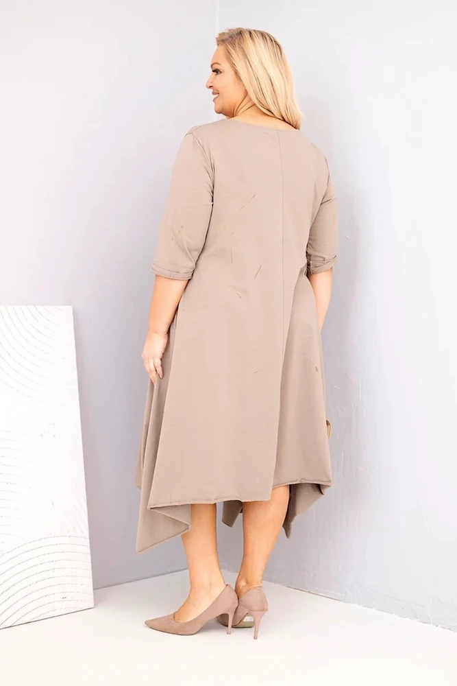 Moteriška Plus Size suknelė su asimetrišku apačios kraštu, kapučino spalvos