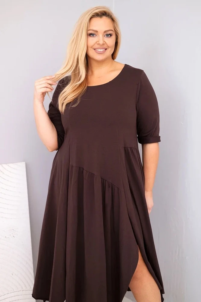 Moteriška Plus Size suknelė su asimetrišku apačios kraštu, ruda