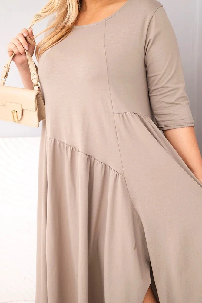 Moteriška Plus Size suknelė su asimetrišku apačios kraštu, kapučino spalvos