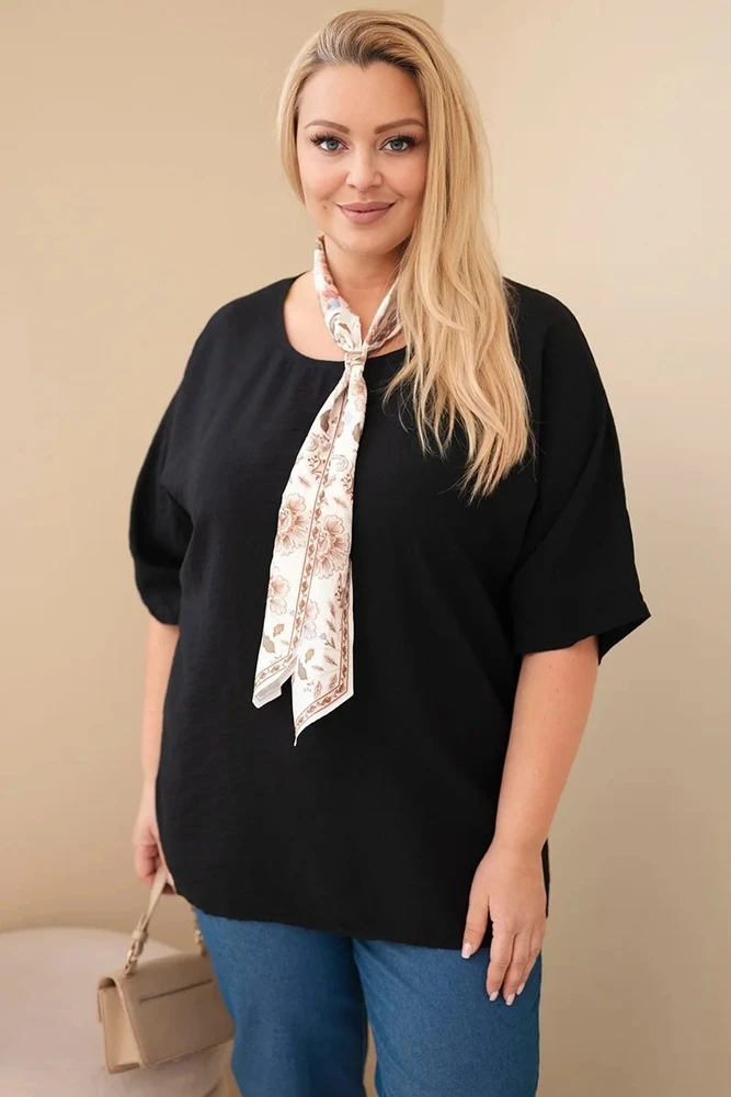 Moteriška Plus Size viskozinė palaidinė su dekoratyvine skarele, juoda