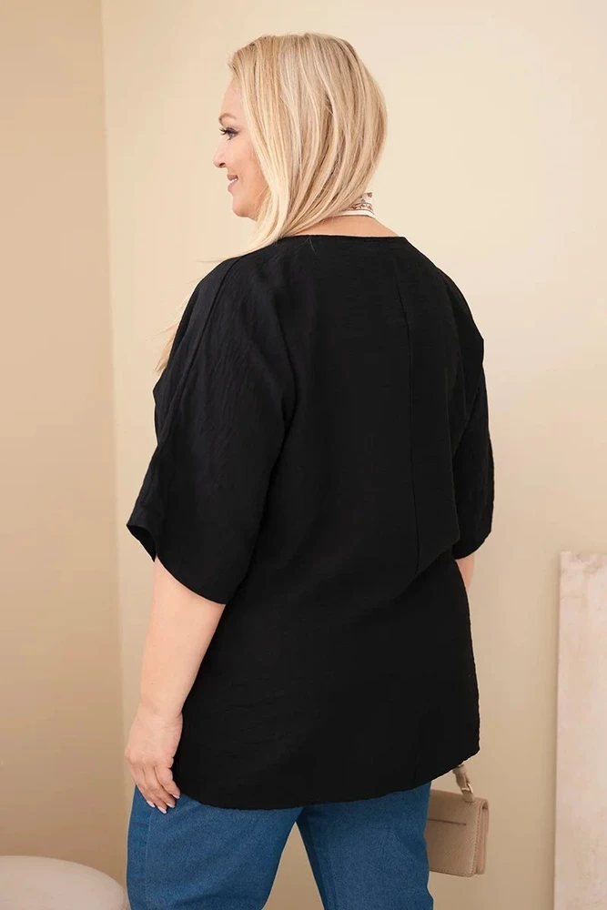 Moteriška Plus Size viskozinė palaidinė su dekoratyvine skarele, juoda