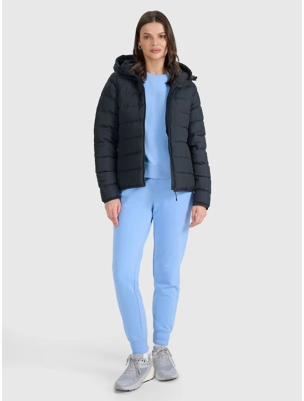 Moteriška pūkinė striukė su natūraliu 90/10 užpildu 4F, juoda