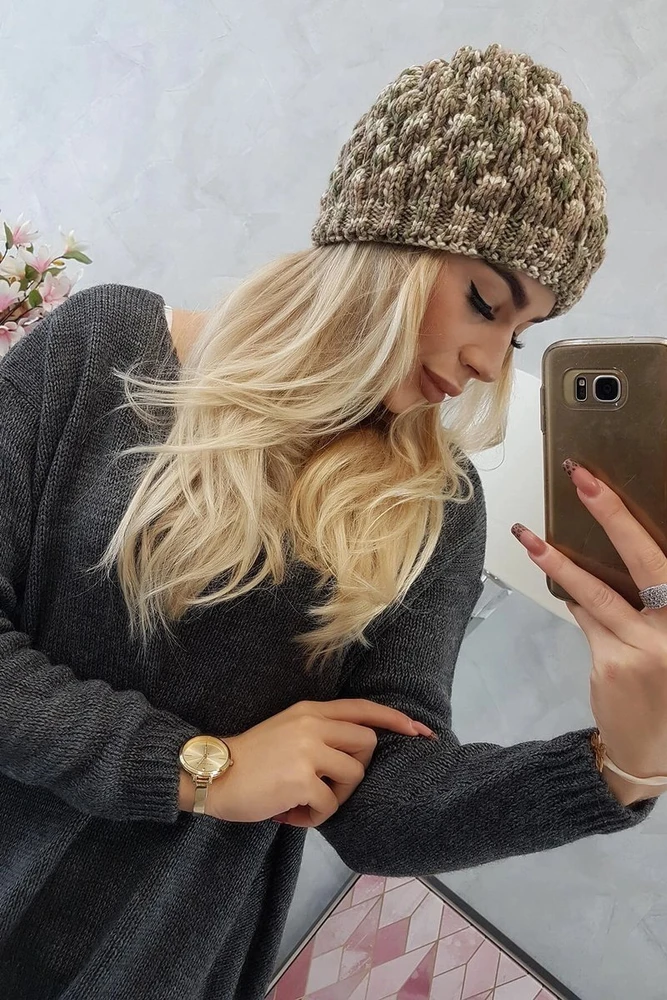 Moteriška žieminė kepurė su fliso pamušalu, auksinė