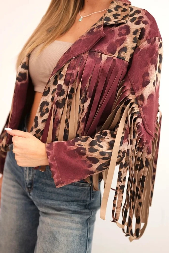 Moteriška zomšinė striukė su leopardo raštu ir kutais, bordo spalvos