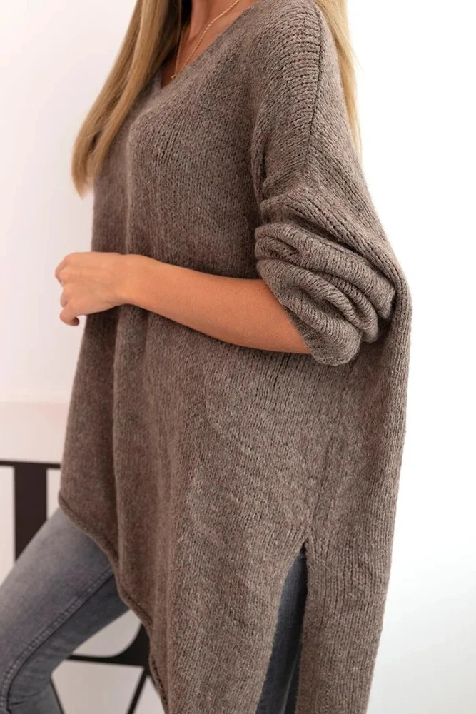 Moteriškas asimetriškas megztinis Plus Size su V formos iškirpte, kapučino spalvos