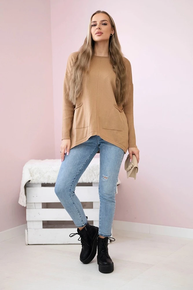 Moteriškas megztinis su priekinėmis kišenėmis, kapučino spalvos