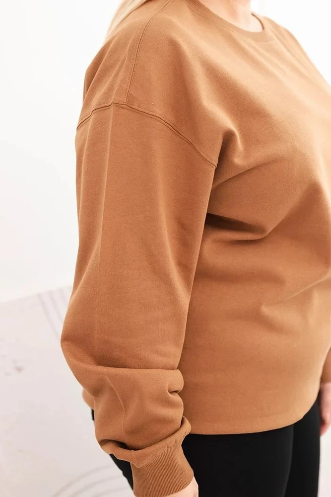 Moteriškas Plus Size džemperis su apvalia iškirpte, kapučino spalvos