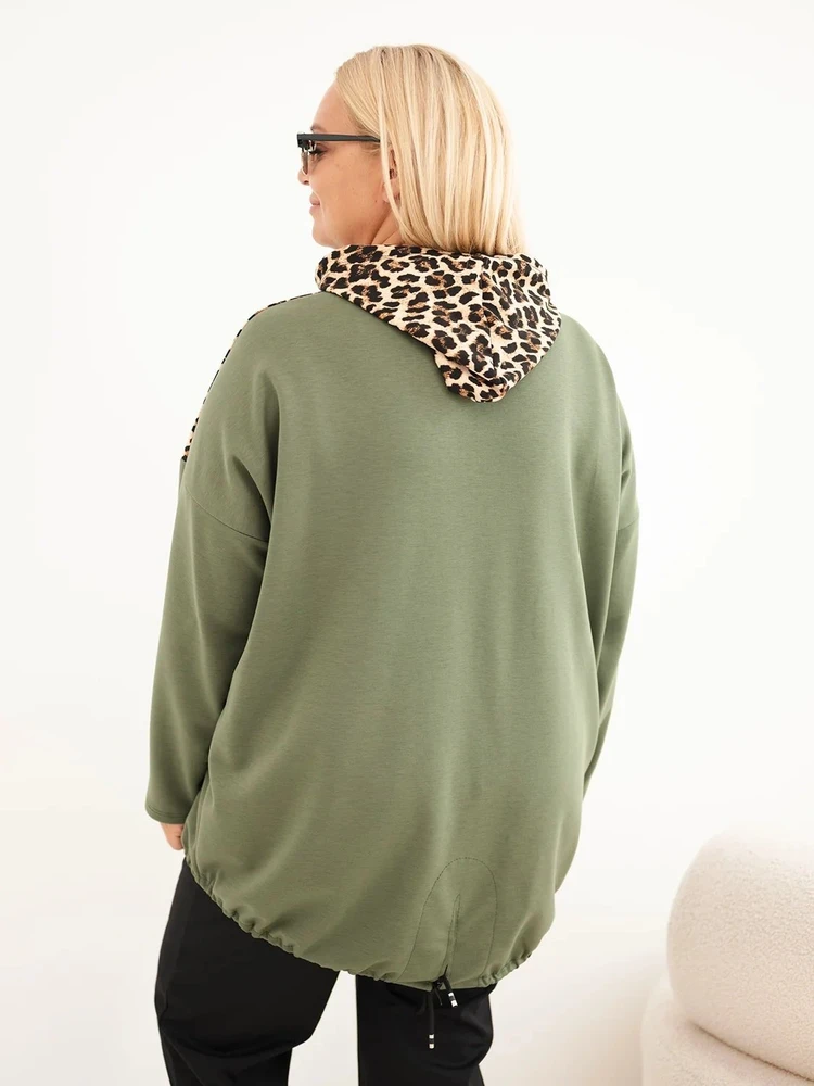Moteriškas Plus Size džemperis su gobtuvu ir leopardo rašto detalėmis, chaki spalvos