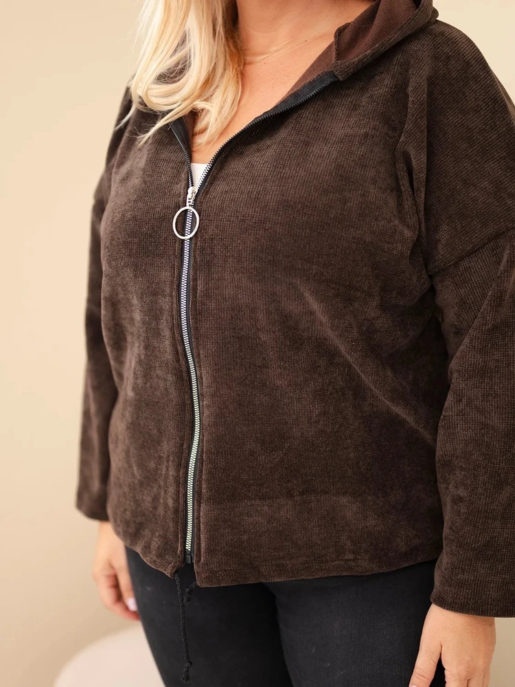 Moteriškas Plus Size džemperis su gobtuvu, rudas