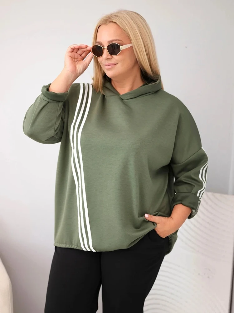 Moteriškas Plus Size džemperis su gobtuvu ir dekoratyvinėmis juostomis, chaki spalvos