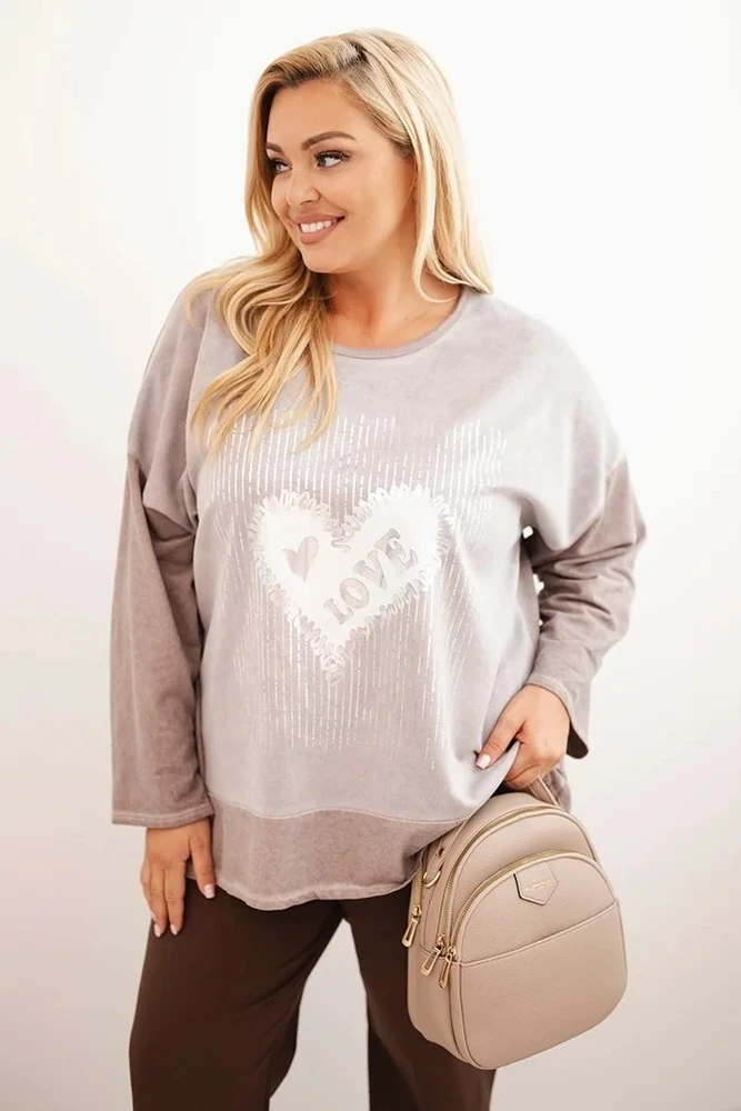 Moteriškas Plus Size džemperis su širdies raštu ir raišteliais, kapučino spalvos