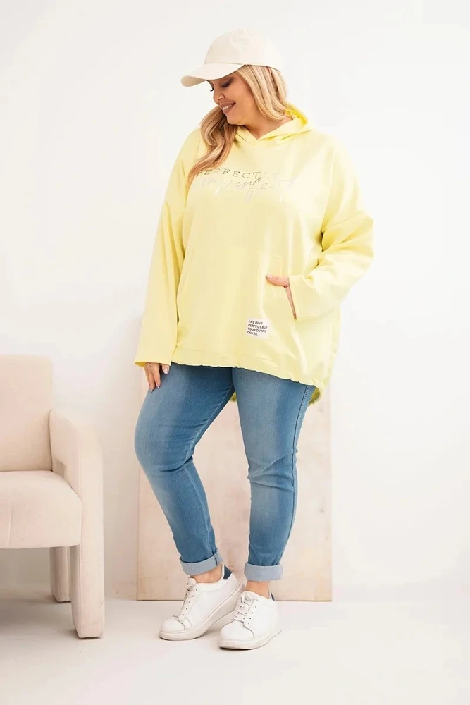 Moteriškas Plus Size geltonas džemperis su gobtuvu ir spauda