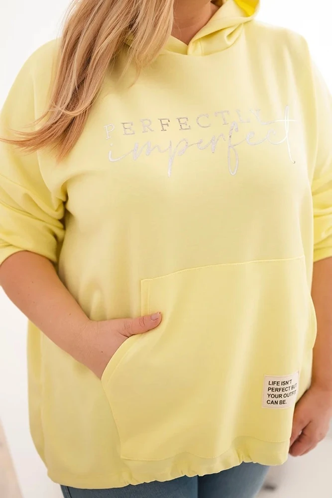 Moteriškas Plus Size geltonas džemperis su gobtuvu ir spauda