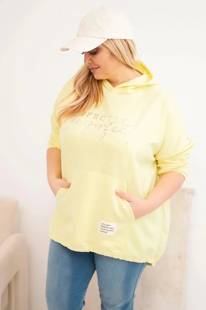 Moteriškas Plus Size geltonas džemperis su gobtuvu ir spauda