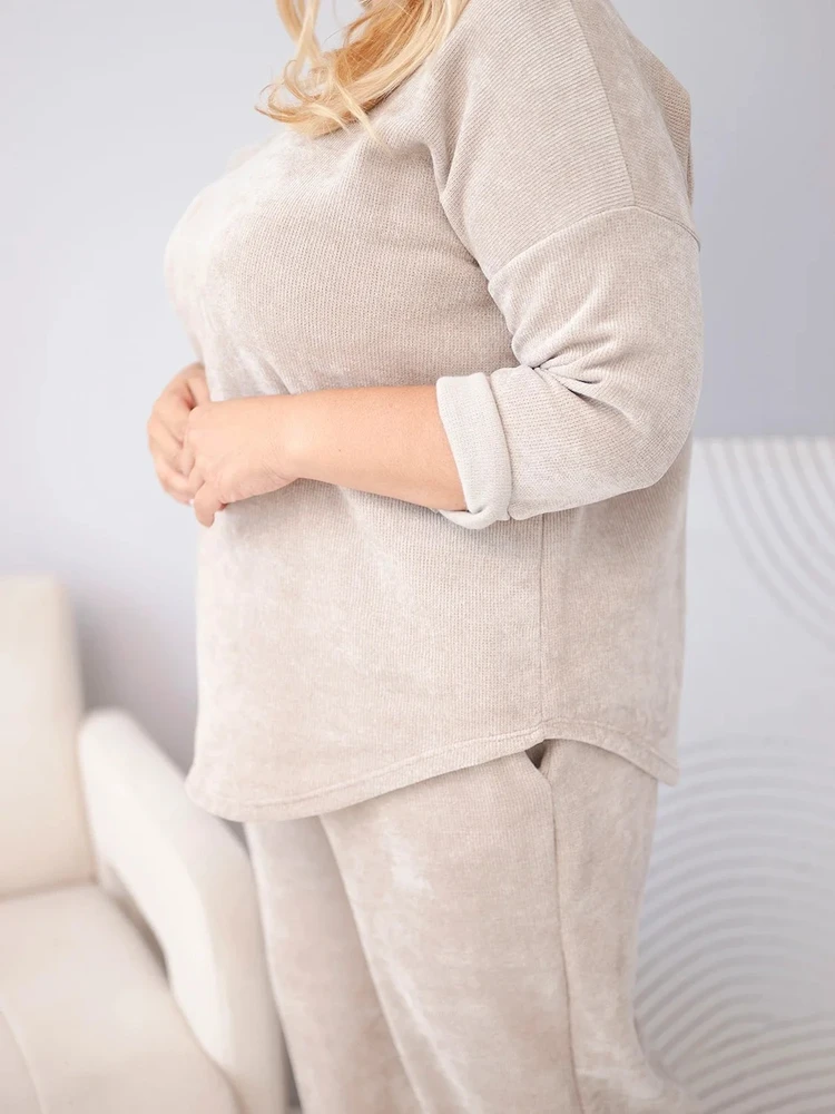 Moteriškas Plus Size komplektas iš viskozės aksomo, smėlio spalvos