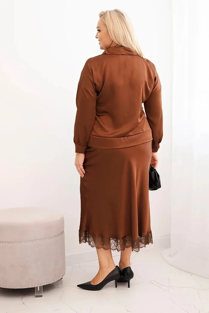 Moteriškas Plus Size komplektas su satino blizgesiu ir nėriniais, kapučino spalvos