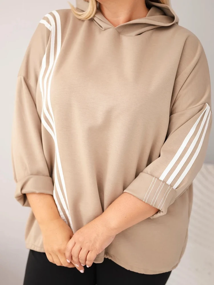 Moteriškas Plus Size megztinis su gobtuvu ir dekoratyvinėmis juostomis, smėlio spalvos