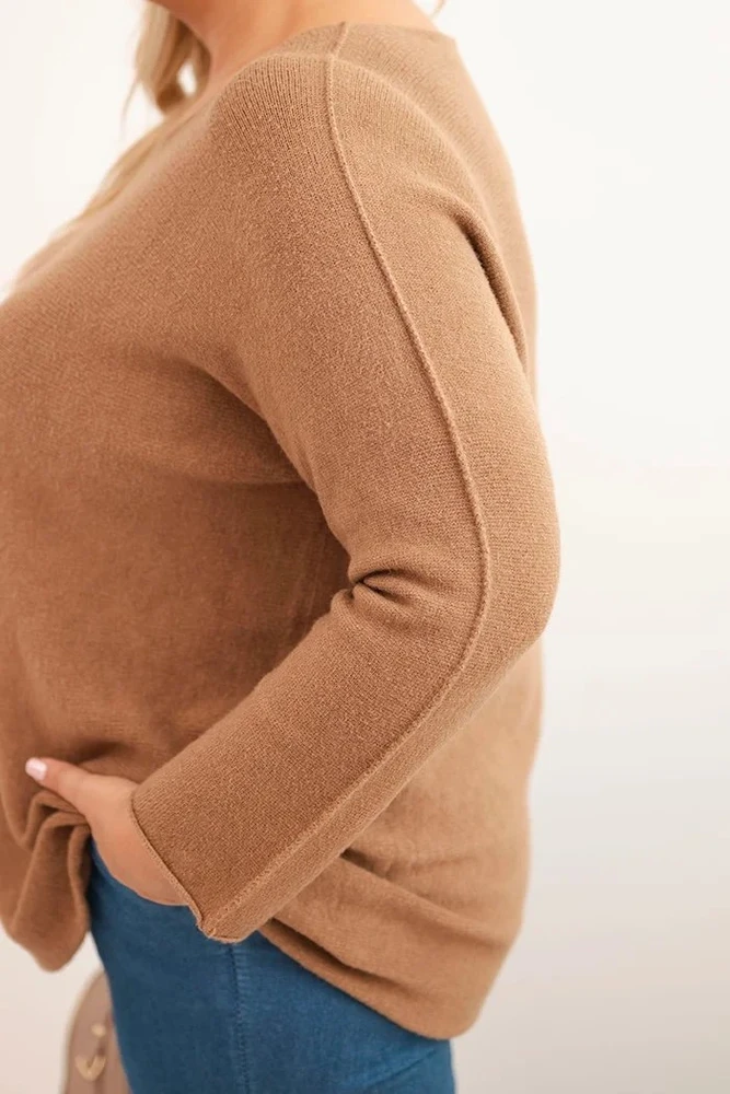 Moteriškas Plus Size megztinis su valtine iškirpte, kapučino spalvos
