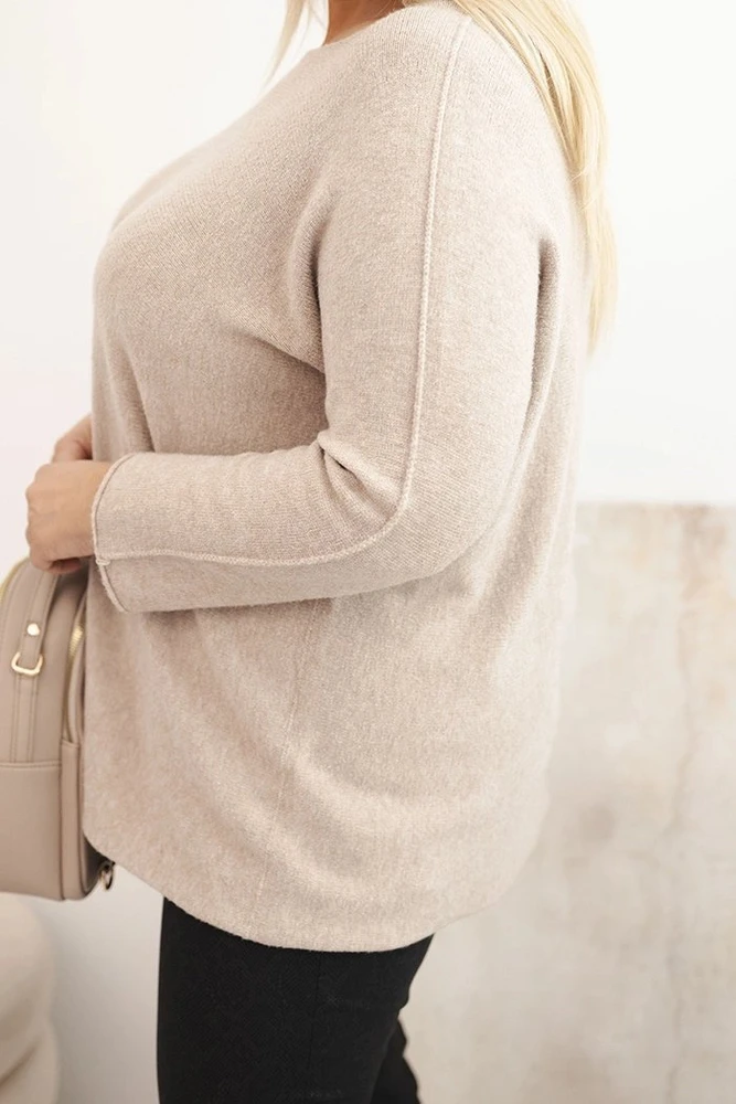 Moteriškas Plus Size megztinis su valtine iškirpte, tamsiai smėlio spalvos