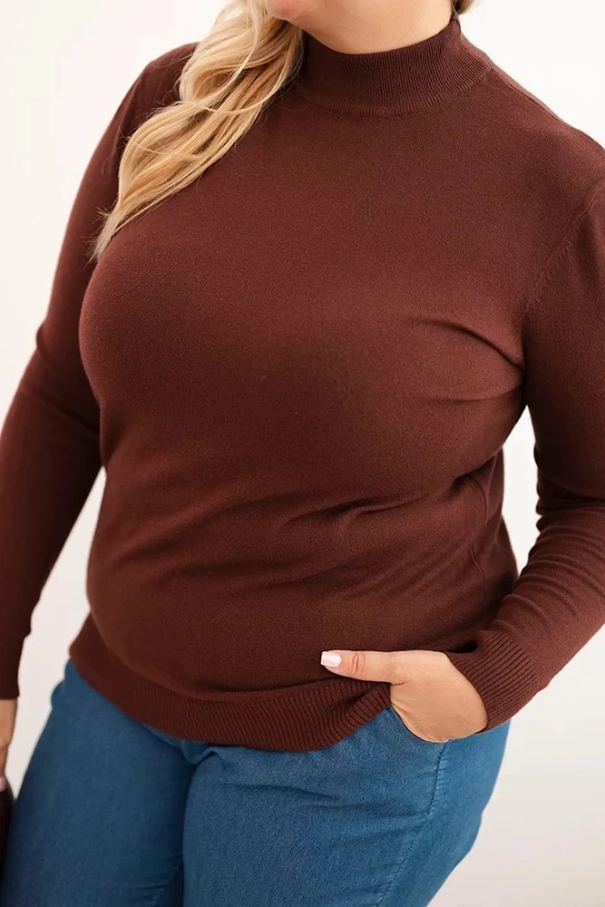 Moteriškas Plus Size megztinis su viskoze ir golfu, rudas